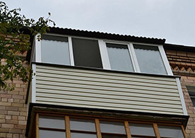Остекление балконов с крышей - фото 2