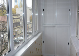 Шкафы на балкон - фото 21