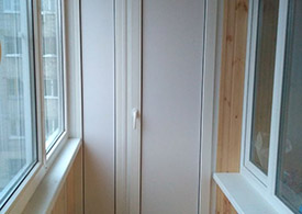 Шкафы на балкон - фото 16