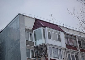 Остекление балконов с крышей - фото 6