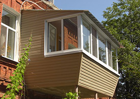 Остекление балконов с крышей - фото 25